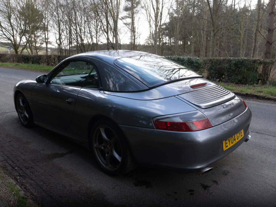 Image 4/13 of Porsche 911 Carrera (2004)