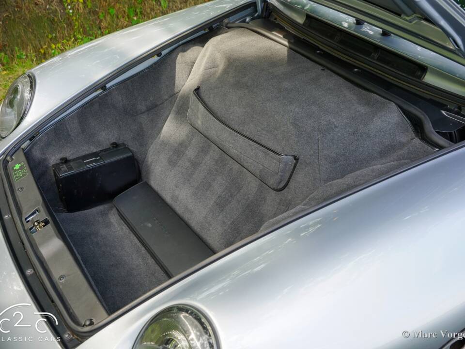Image 26/63 of Porsche 911 Carrera (1996)