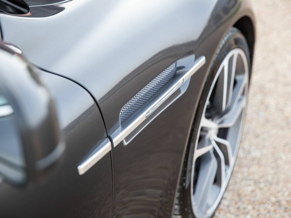 Image 22/50 of Aston Martin DBS (2011)