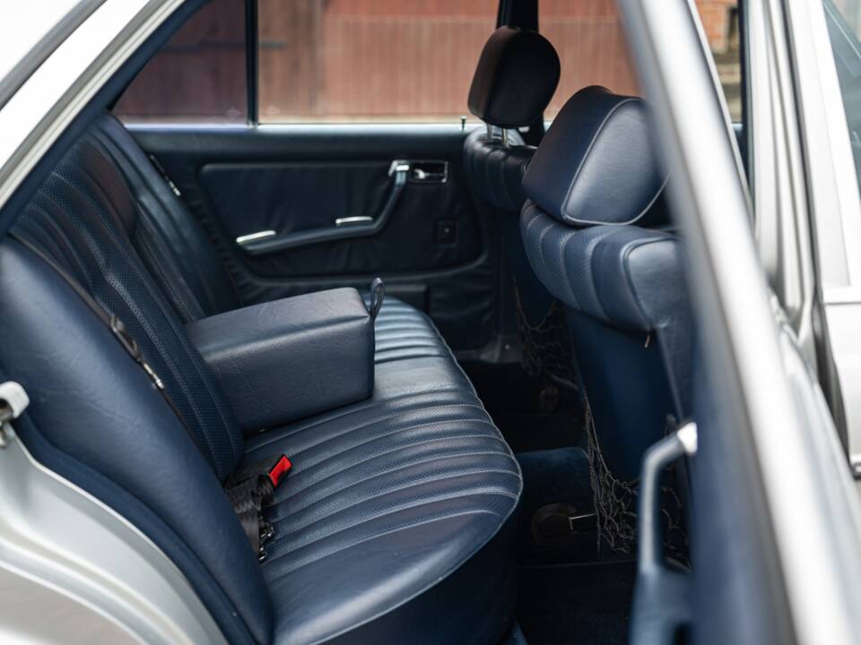 Bild 49/83 von Mercedes-Benz 300 D Turbodiesel (1983)