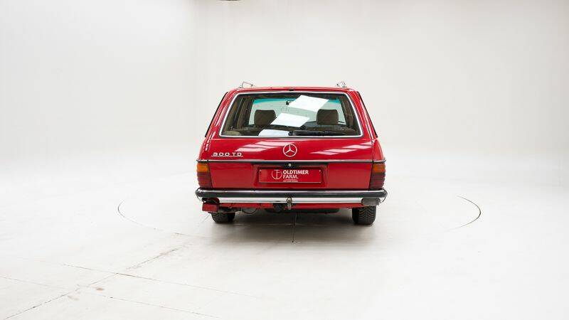 Image 7/15 of Mercedes-Benz 300 TD (1980)