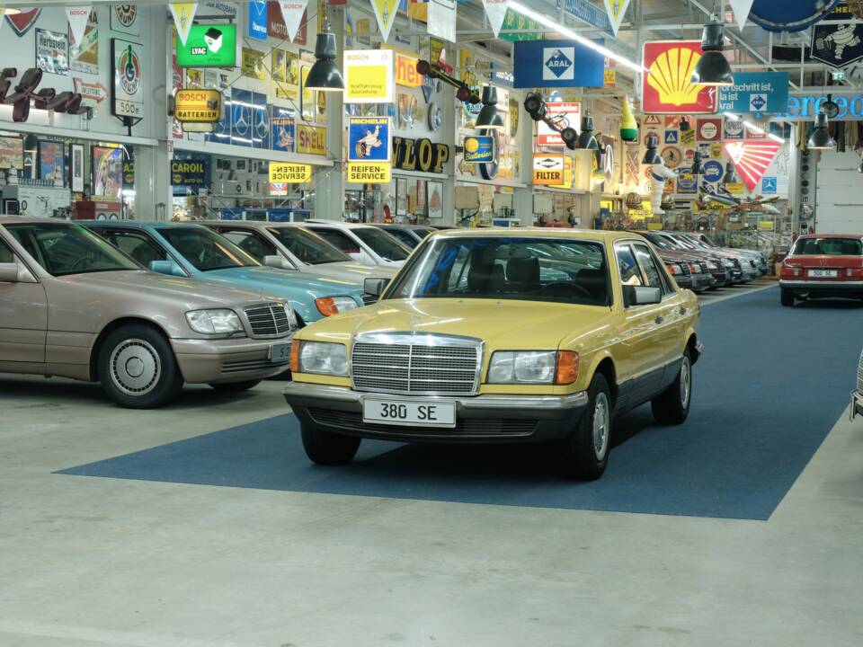 Bild 8/50 von Mercedes-Benz 380 SE (1983)