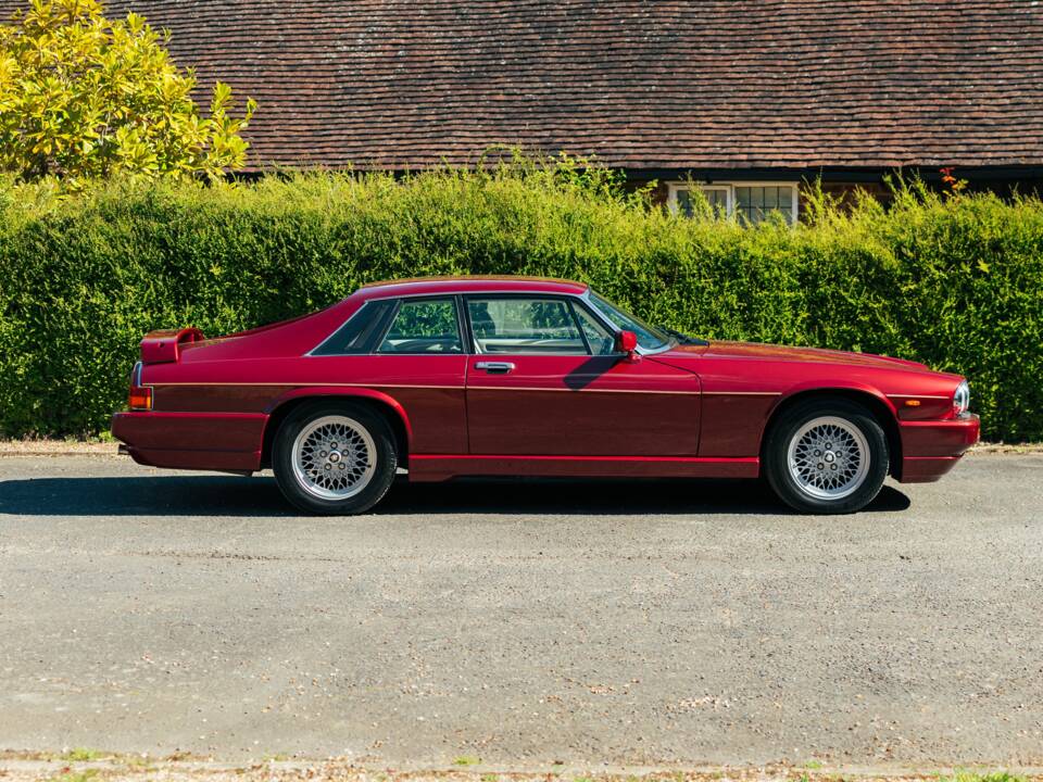 Image 2/50 of Jaguar XJR-S V12 Le Mans (1991)