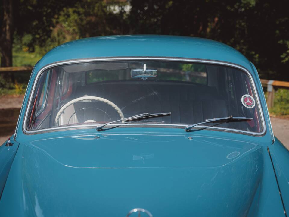 Image 10/50 of Mercedes-Benz 220 a (1956)
