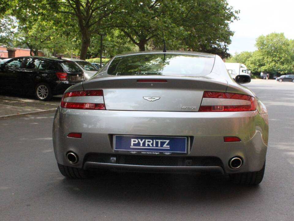 Image 17/18 of Aston Martin V8 Vantage (2007)