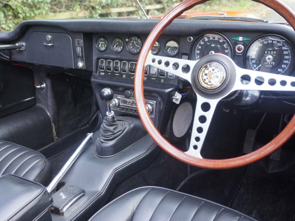 Image 8/18 de Jaguar E-Type (1968)