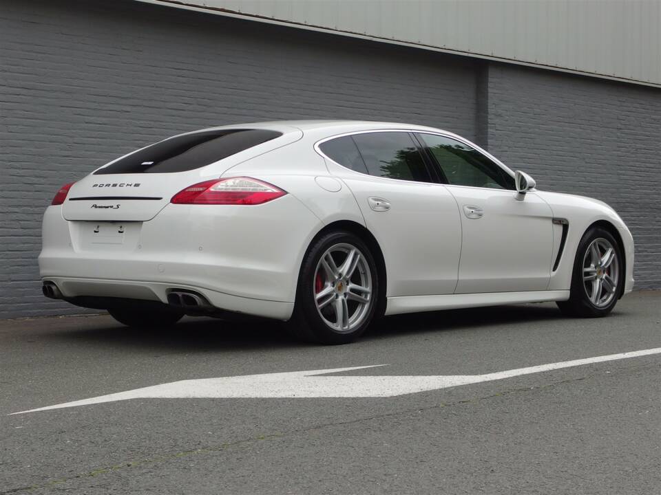 Image 3/98 of Porsche Panamera S (2010)