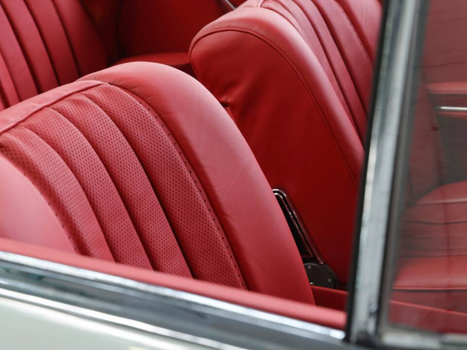 Image 34/50 of Mercedes-Benz 280 SE 3,5 (1969)