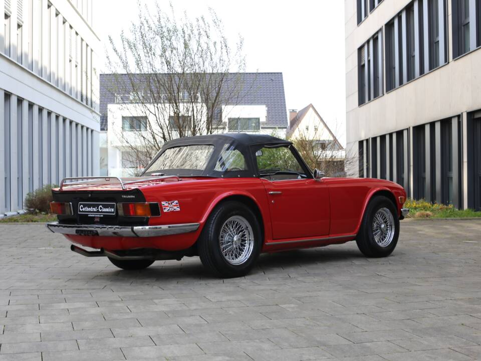 Image 25/49 of Triumph TR 6 (1976)