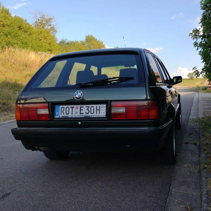 Image 4/21 of BMW 325i Touring (1989)