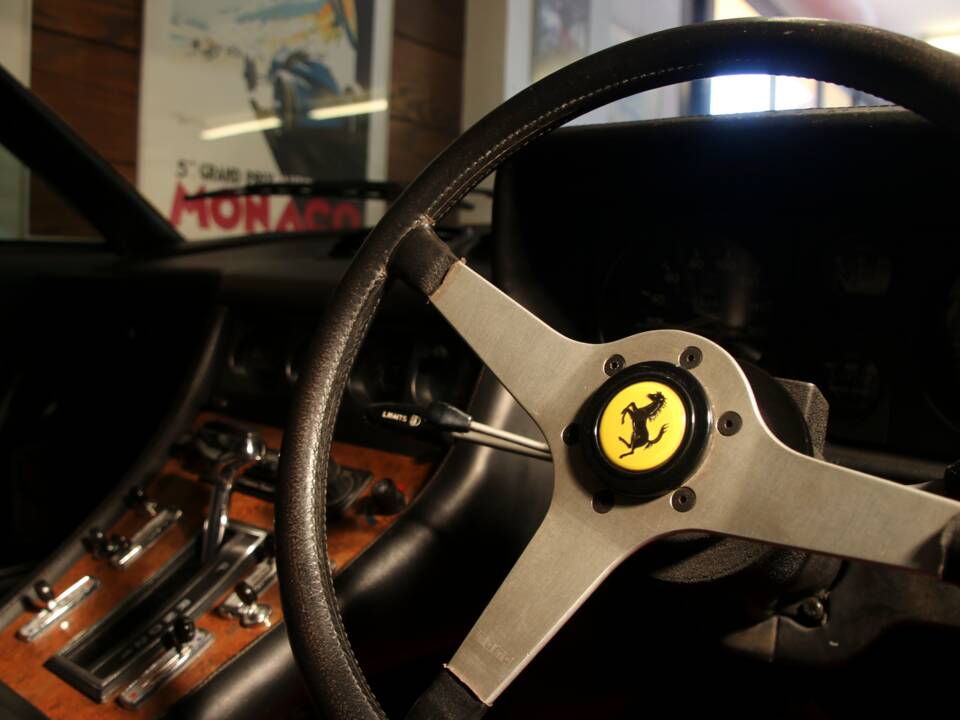 Immagine 26/34 di Ferrari 400 GT/4 2+2 (1977)