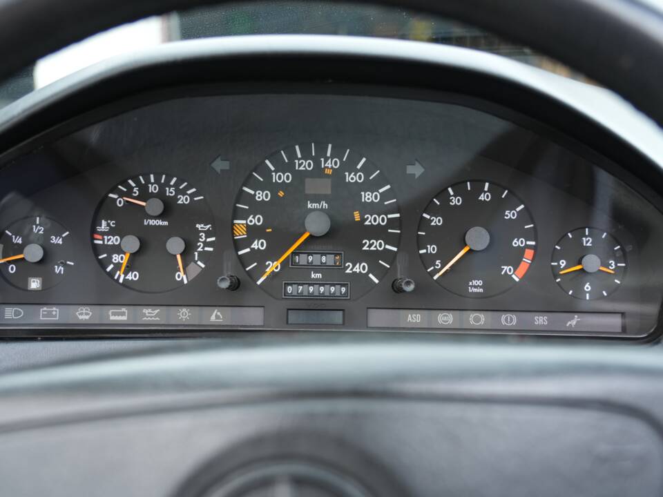Image 51/95 of Mercedes-Benz 300 SL (1993)