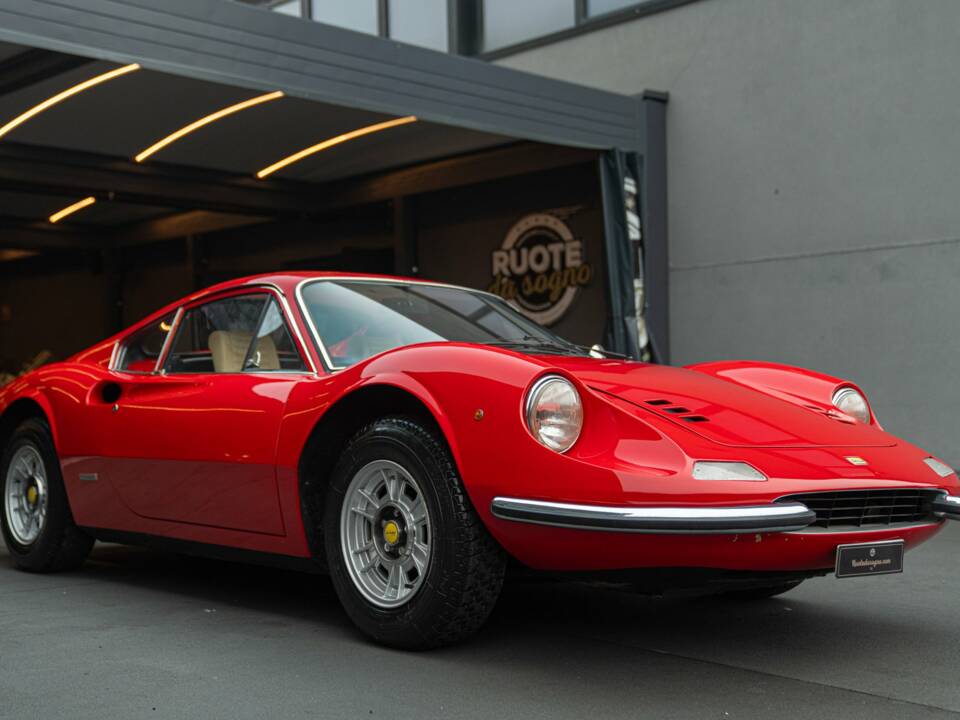 Image 2/46 de Ferrari Dino 246 GT (1971)