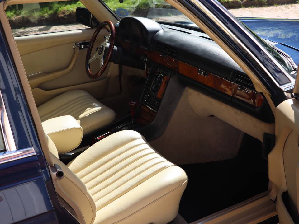 Image 31/57 de Mercedes-Benz 450 SEL 6,9 (1977)