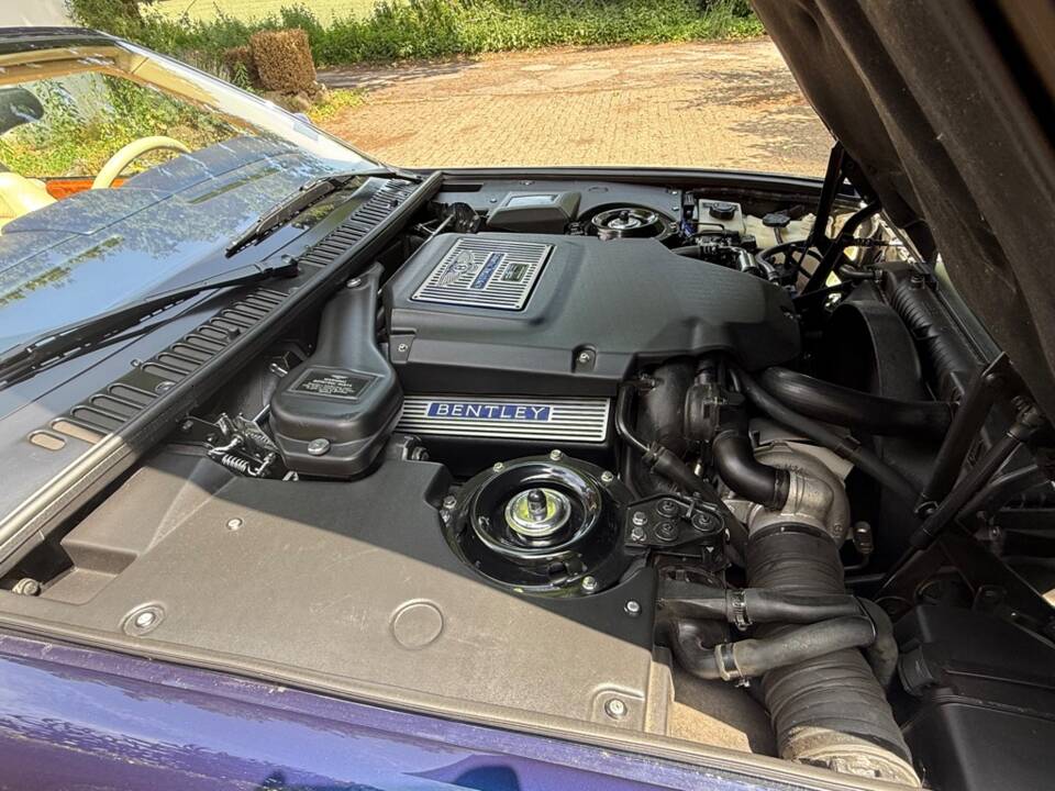 Image 28/32 of Bentley Azure (2003)