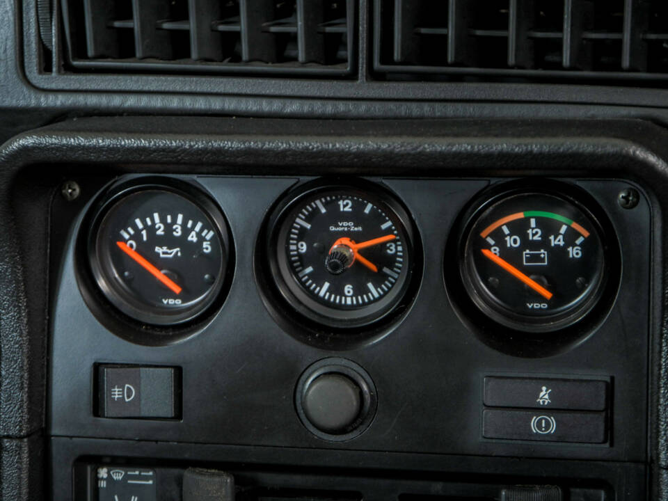 Immagine 21/50 di Porsche 924 S (1986)