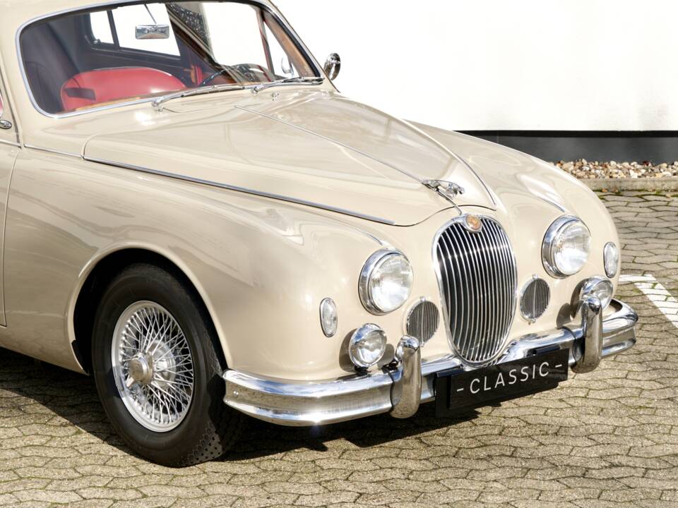 Image 5/40 of Jaguar 3.4 Litre (1958)