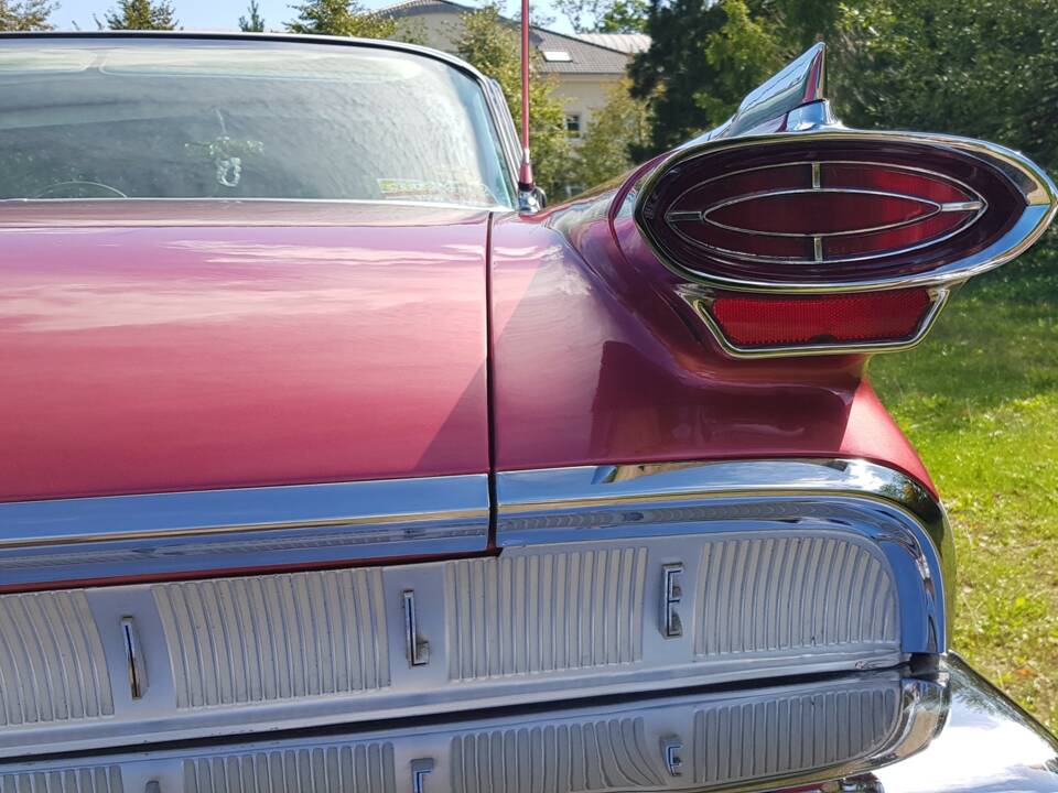 Imagen 9/30 de Oldsmobile 98 Holiday SceniCoupe (1959)