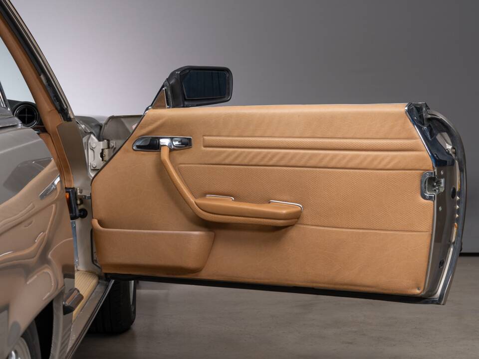 Bild 15/23 von Mercedes-Benz 560 SL (1987)