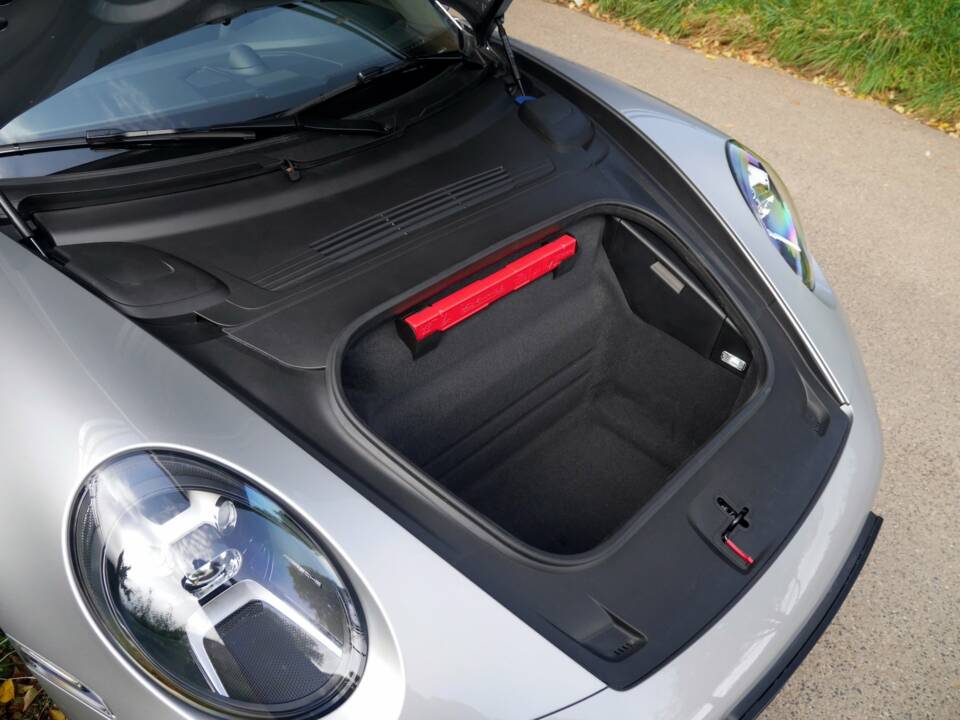 Image 35/39 of Porsche 911 Carrera T (2023)