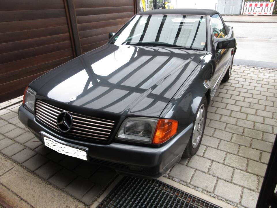 Image 1/9 of Mercedes-Benz 300 SL-24 (1992)