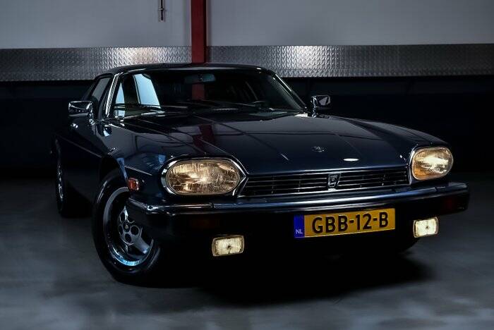 Image 6/7 of Jaguar XJS 5.3 V12 (1988)