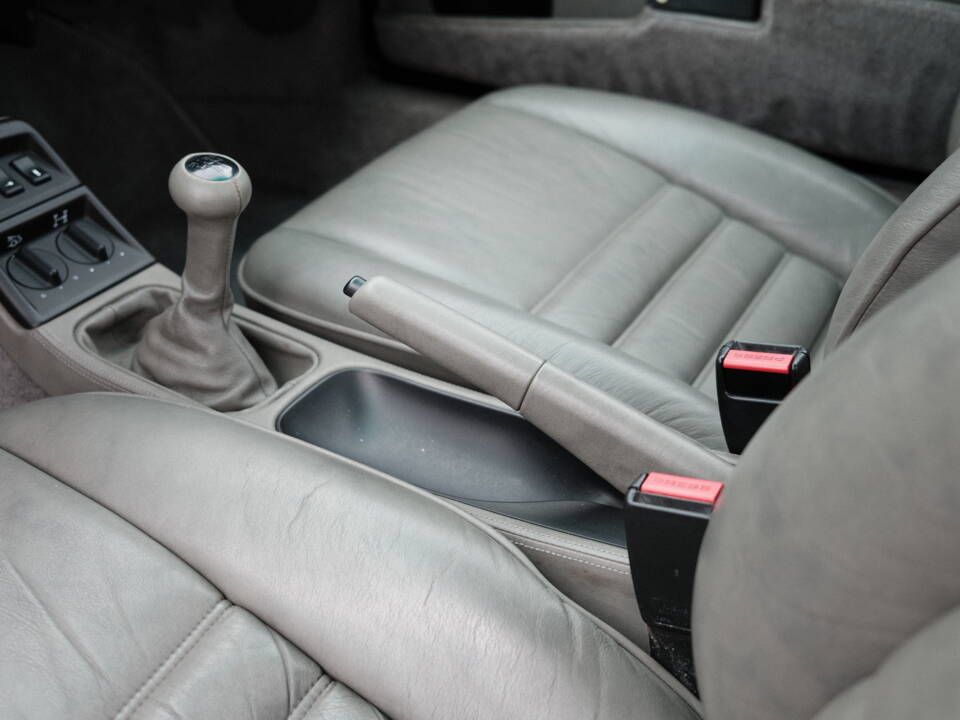 Image 36/97 of Porsche 911 Carrera 4 (1991)