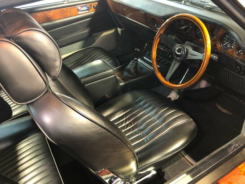 Image 7/34 of Aston Martin V8 Vantage (1987)