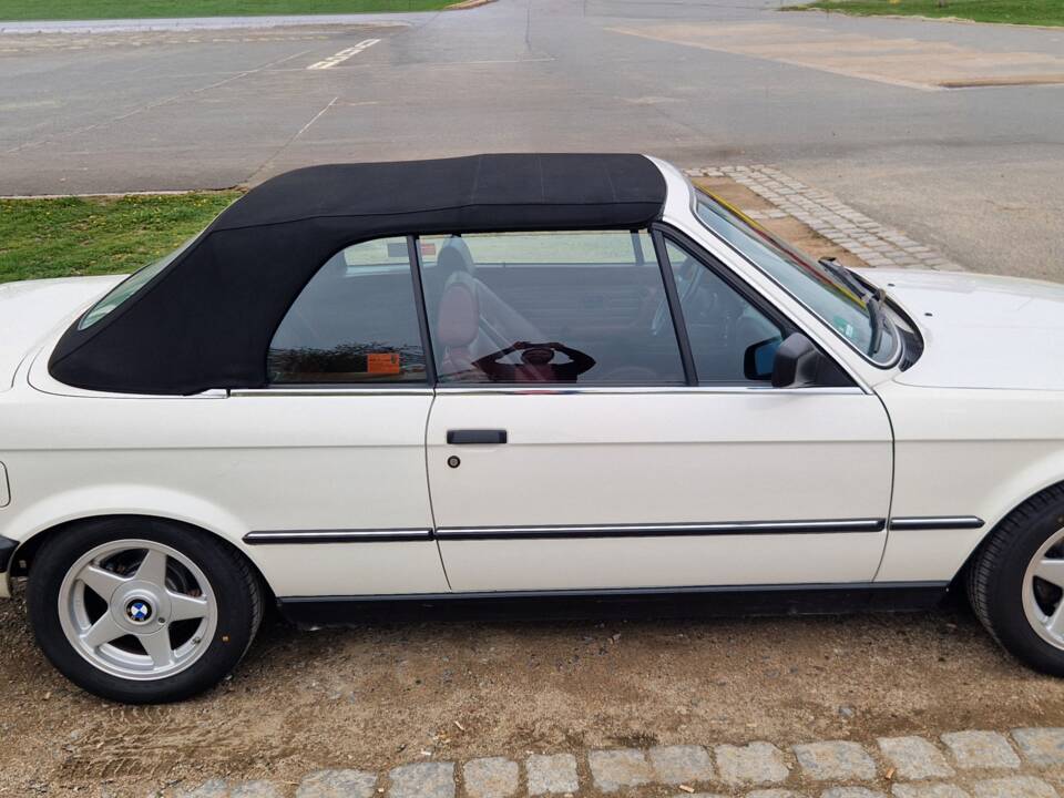 Immagine 5/19 di BMW 325i (1987)