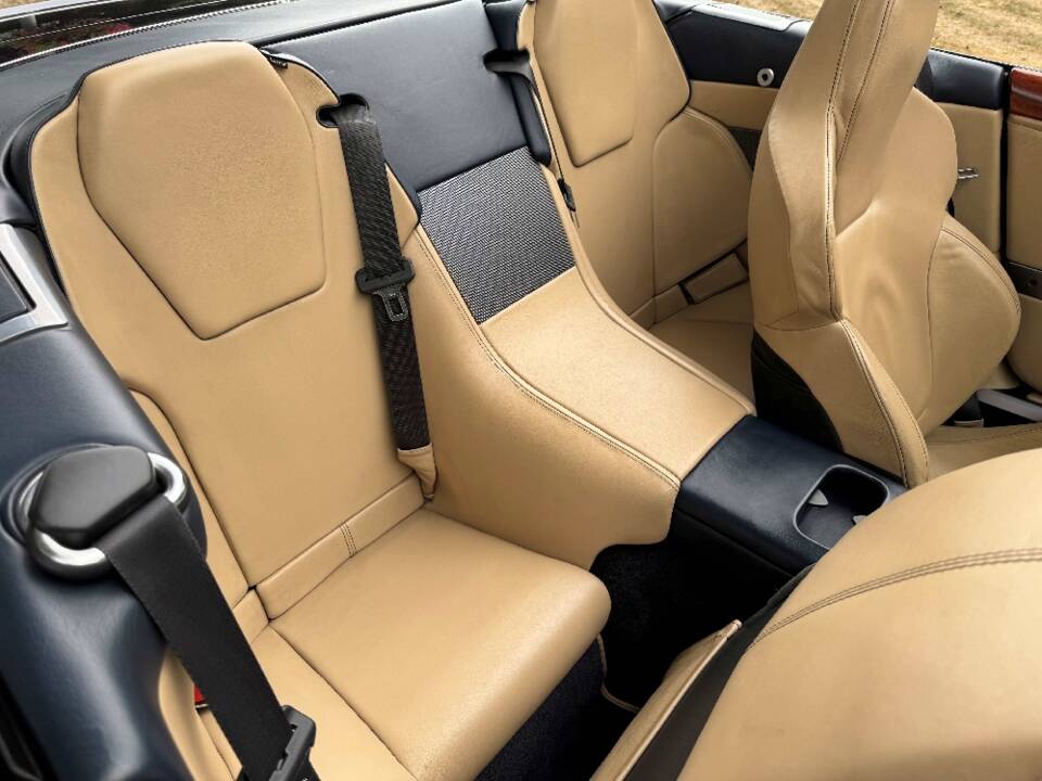 Bild 28/30 von Aston Martin DB 9 Volante (2006)