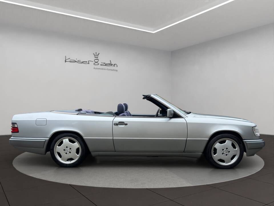 Imagen 7/21 de Mercedes-Benz E 200 (1995)