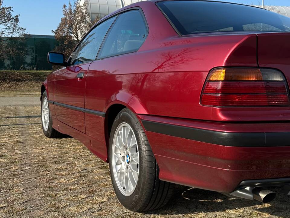 Bild 54/57 von BMW 320i (1993)