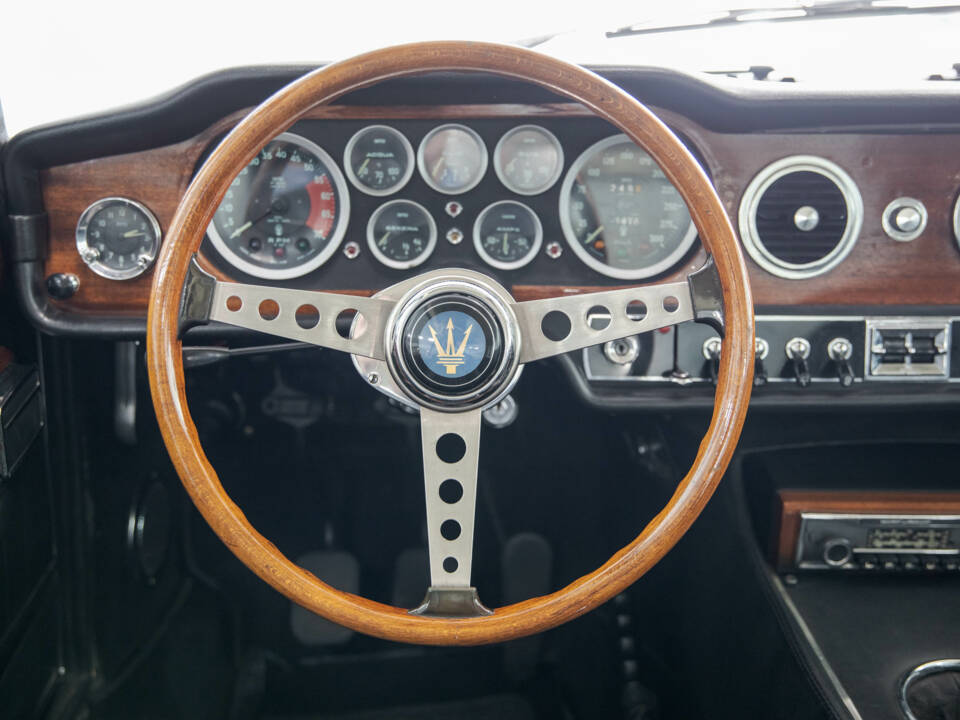 Image 26/40 of Maserati Mexico 4200 (1967)