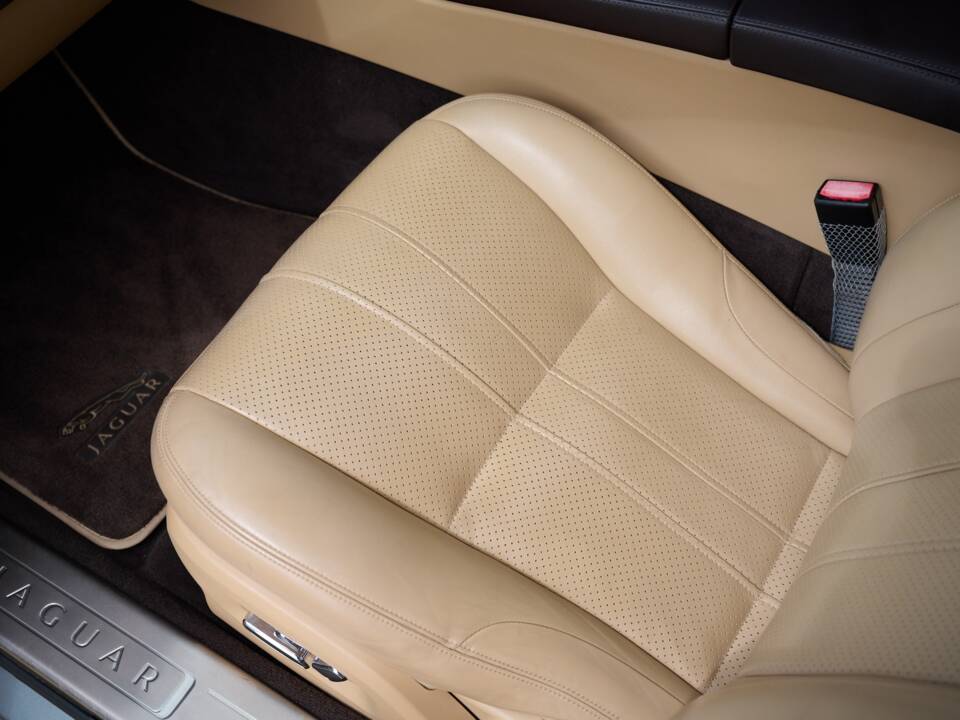 Bild 16/50 von Jaguar XJ 5.0 (2010)