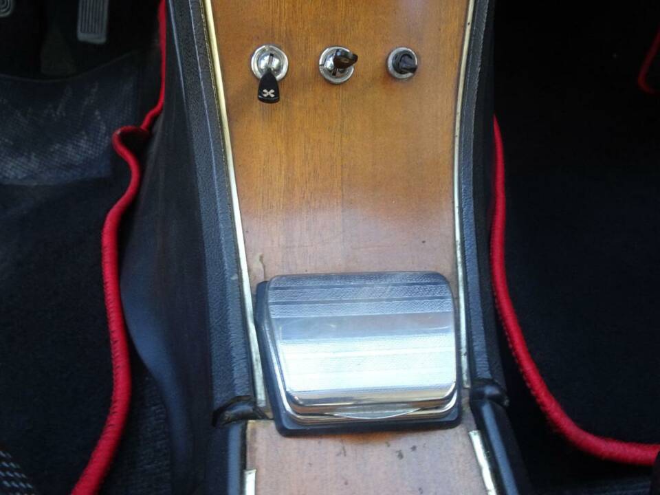 Bild 39/50 von Alfa Romeo 1750 GT Veloce (1971)
