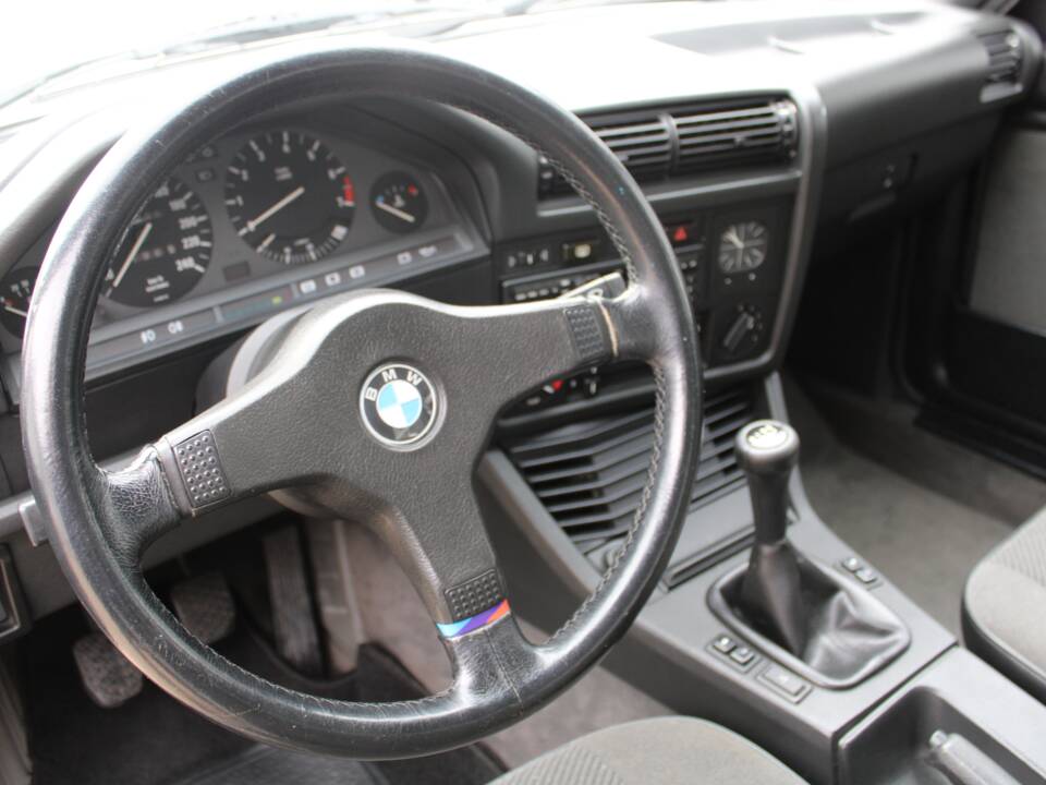 Image 9/32 de BMW 325ix (1990)