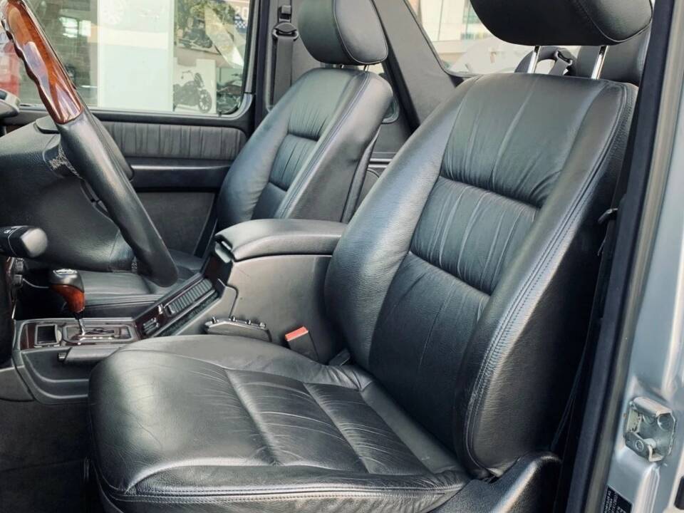 Image 9/16 of Mercedes-Benz G 400 CDI (SWB) (2001)