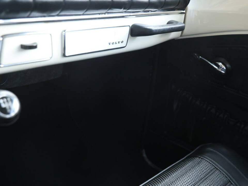 Image 30/50 of Volvo P 123 GT (1969)