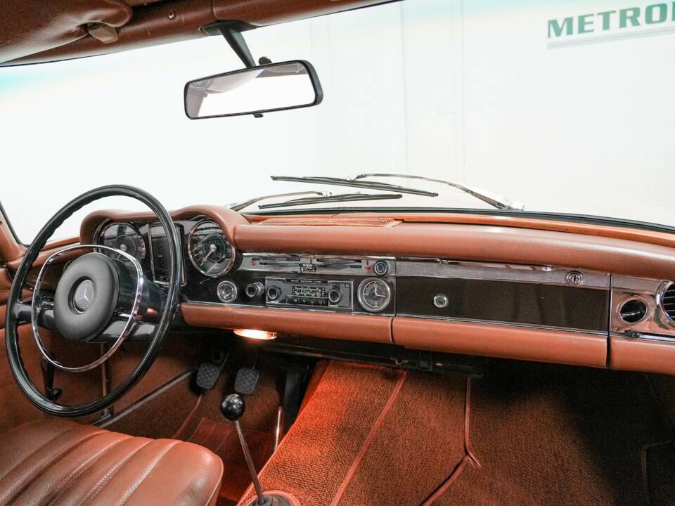 Image 2/24 of Mercedes-Benz 280 SL (1970)