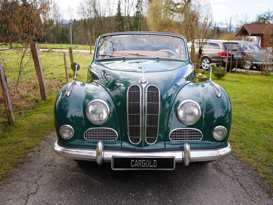 Image 13/38 of BMW 502 Baur (1955)