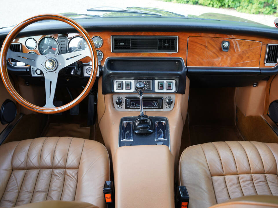 Bild 44/50 von Jaguar XJ 6 L 4.2 (1975)