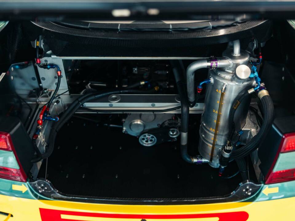 Image 16/30 of Aston Martin DBR9 GT1 (2006)