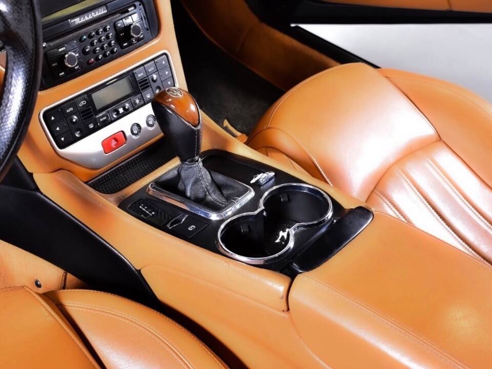 Bild 47/59 von Maserati GranCabrio 4.7 (2010)