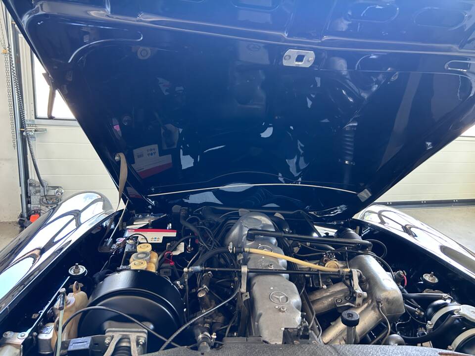 Image 16/36 of Mercedes-Benz 280 SL (1970)