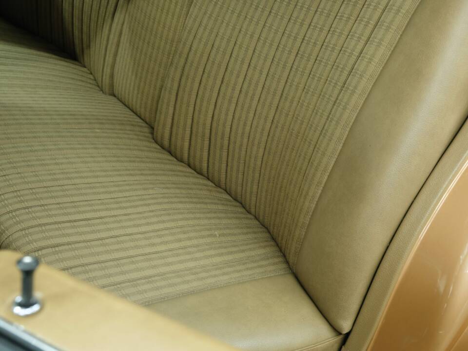 Image 27/50 de Mercedes-Benz 350 SE (1973)