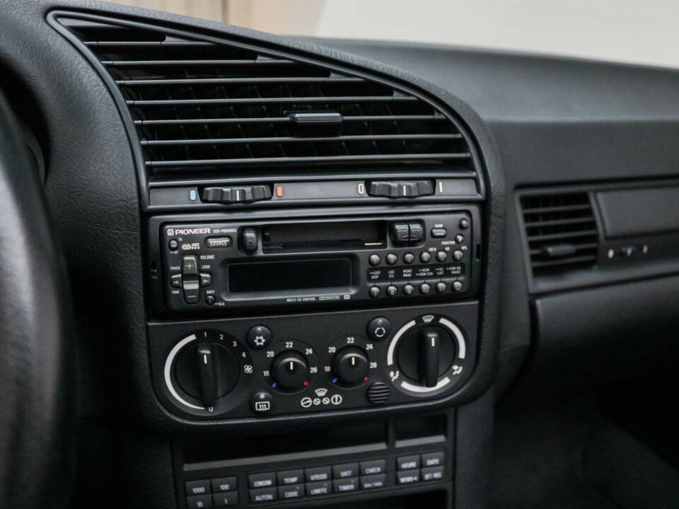Imagen 24/28 de BMW 325i (1994)
