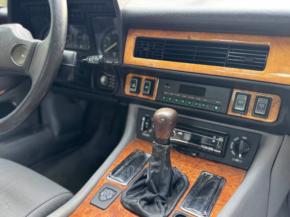 Image 26/47 of Jaguar XJ-S 3.6 (1988)