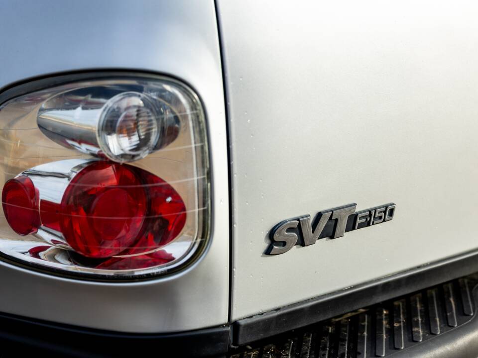 Image 27/50 of Ford F-150 SVT Lightning (2002)