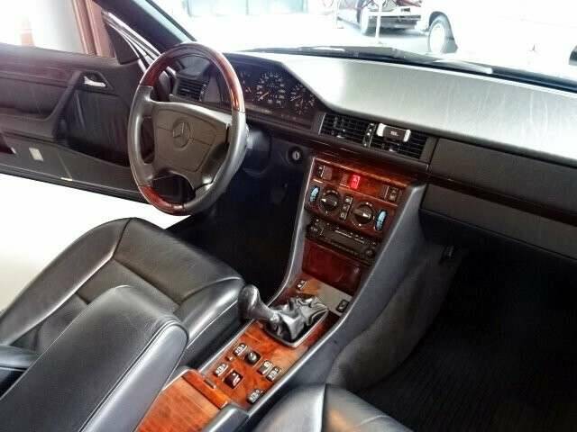 Bild 16/26 von Mercedes-Benz E 220 (1996)