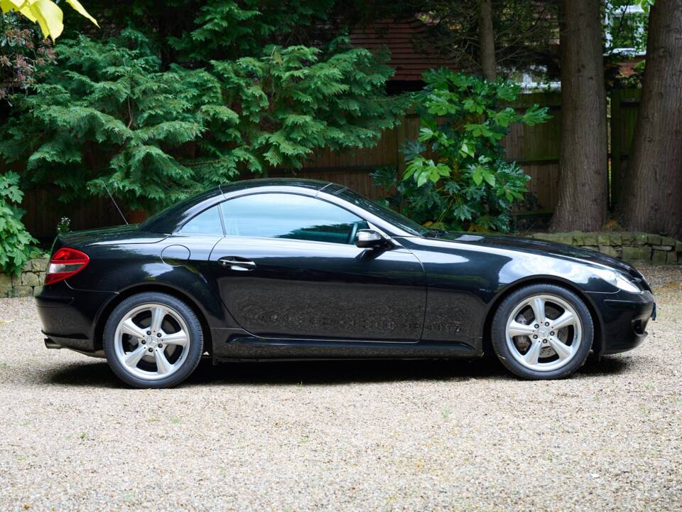 Image 2/50 of Mercedes-Benz SLK 350 (2004)